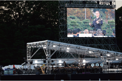 陸海空三自衛隊合同音楽隊の演奏